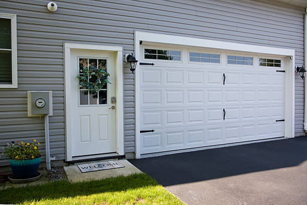 24/7 Emergency Garage Door Panel Replacement experts in Woodbury Center, CT